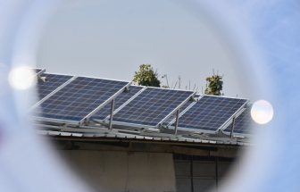 如何使用微逆變器、功率優化器提高光伏系統發電效率？